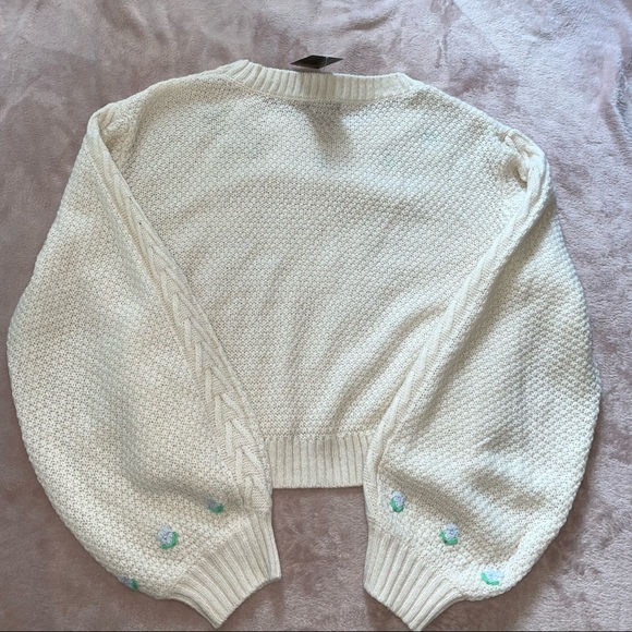 Wild fable crop sweater balloon sleeve size M - Picture 2 of 9